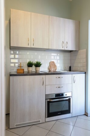 Apartment, Balcony | Private kitchen | Coffee/tea maker, electric kettle - RentPlanet - Świdnicka (Wrocław)