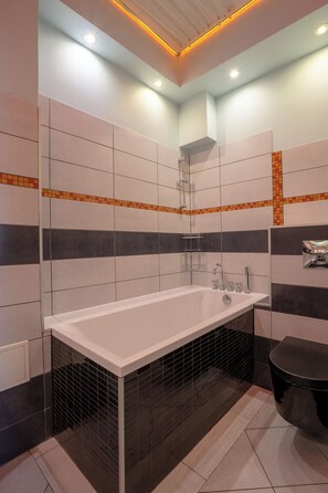 Apartment, Balcony | Bathroom - RentPlanet - Świdnicka (Wrocław)