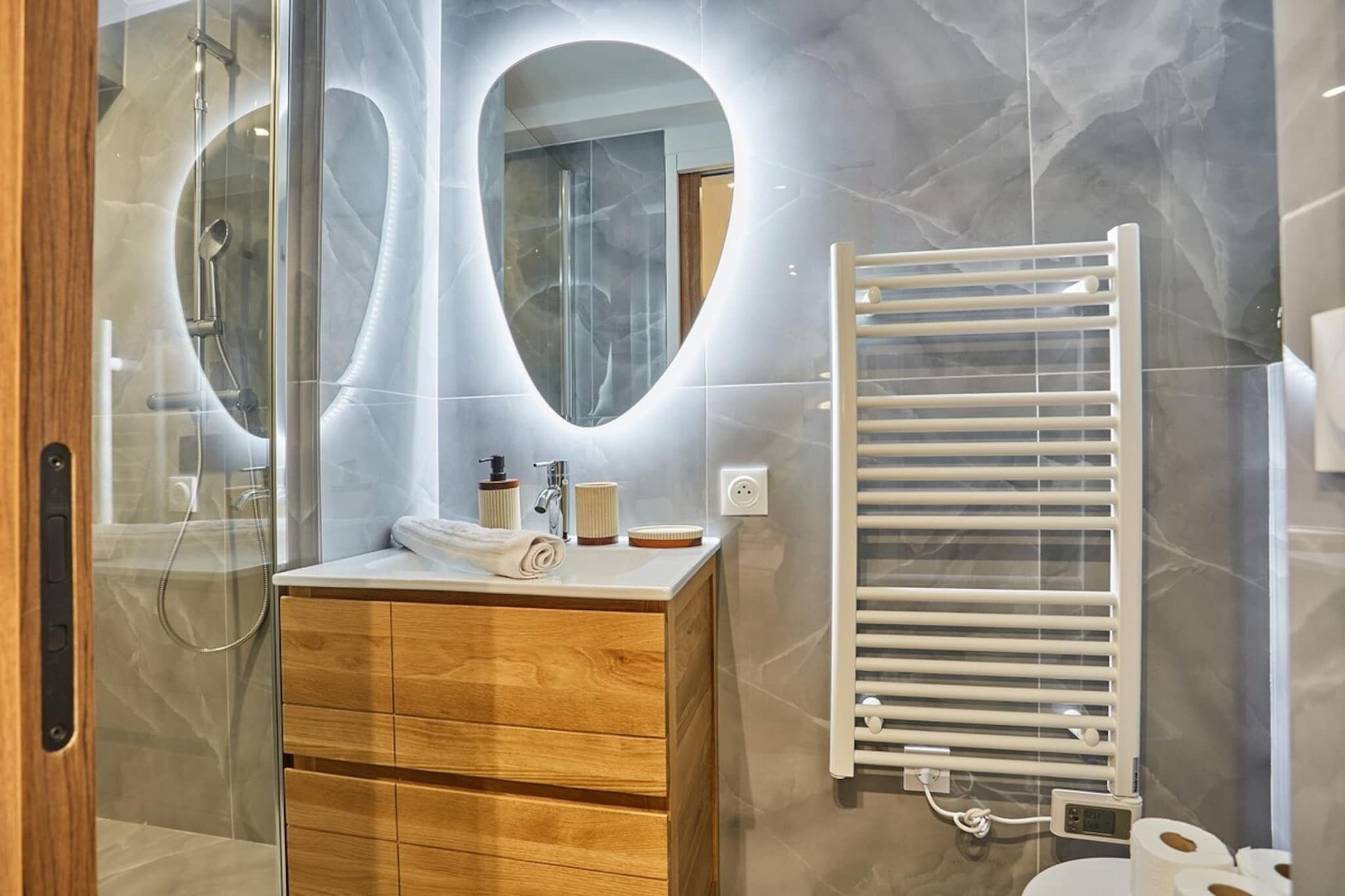 Een douche, een haardroger, handdoeken
