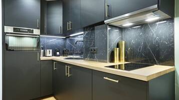 Fridge, microwave, stovetop, dishwasher