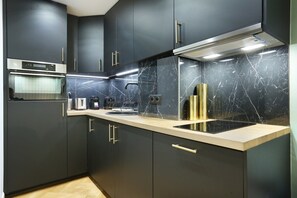 Fridge, microwave, stovetop, dishwasher - New Apartement Center of Paris Montorgueil (Paris)