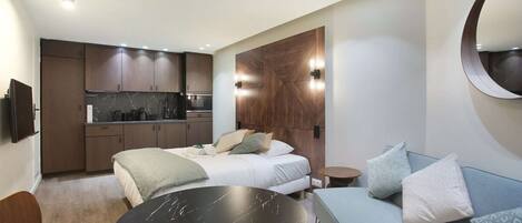 Schreibtisch, Bügeleisen/Bügelbrett, Reisekinderbett, kostenloses WLAN