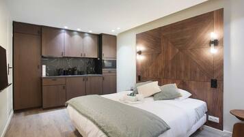 Bureau, fer et planche à repasser, lit parapluie, Wi-Fi gratuit