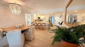 Dining - Vacation Villas #633 Beachfront Coastal Condo with Pool Access (Fort Myers Beach)