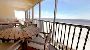 Outdoor dining - Vacation Villas #633 Beachfront Coastal Condo with Pool Access (Fort Myers Beach)