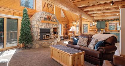authentic 3 bedroom w/loft cabin, vaulted ceilings, dry sauna.