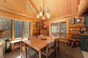 Dining - authentic 3 bedroom w/loft cabin, vaulted ceilings, dry sauna. (Winter Park)