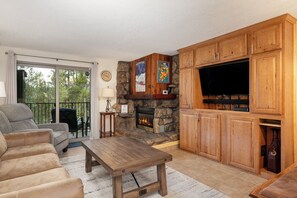 TV, fireplace - Lovely family condo, 2 bedrooms, modern interior and views (Winter Park)