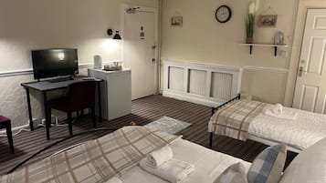 Standard Triple Room, Ensuite | Free WiFi