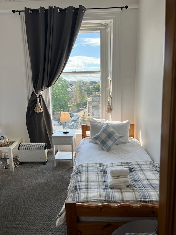 Standard Single Room, Shared Bathroom | Free WiFi - Edinburgh Travel Guest House (Edinburgh)