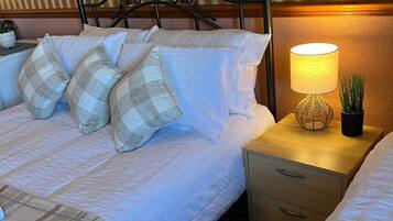 Standard-Dreibettzimmer, mit Bad | Kostenloses WLAN