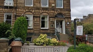 A two-story building with a traditional architectural style, featuring a symmetrical facade with evenly spaced windows and a central entrance with steps leading up to it. - Edinburgh Travel Guest House (Edinburgh)