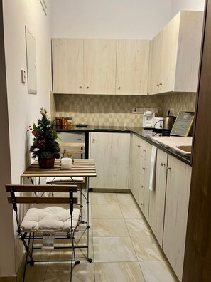 Deluxe Double Room | Private kitchen | Espresso maker, coffee/tea maker, electric kettle - The Mansion by Penelope (Omodos)