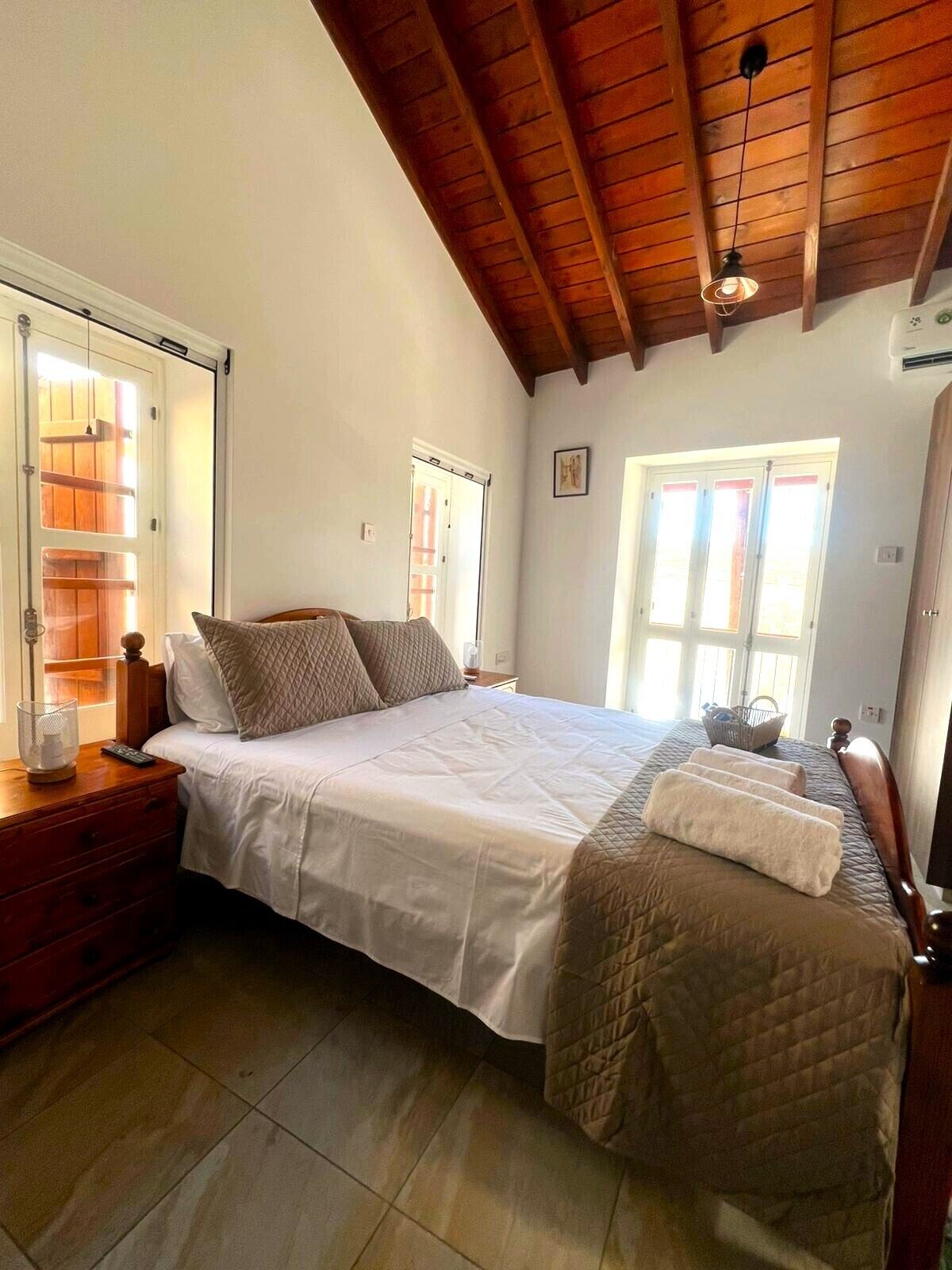 Deluxe-Doppelzimmer, Balkon, Bergblick | Kostenlose Minibar, kostenloses WLAN