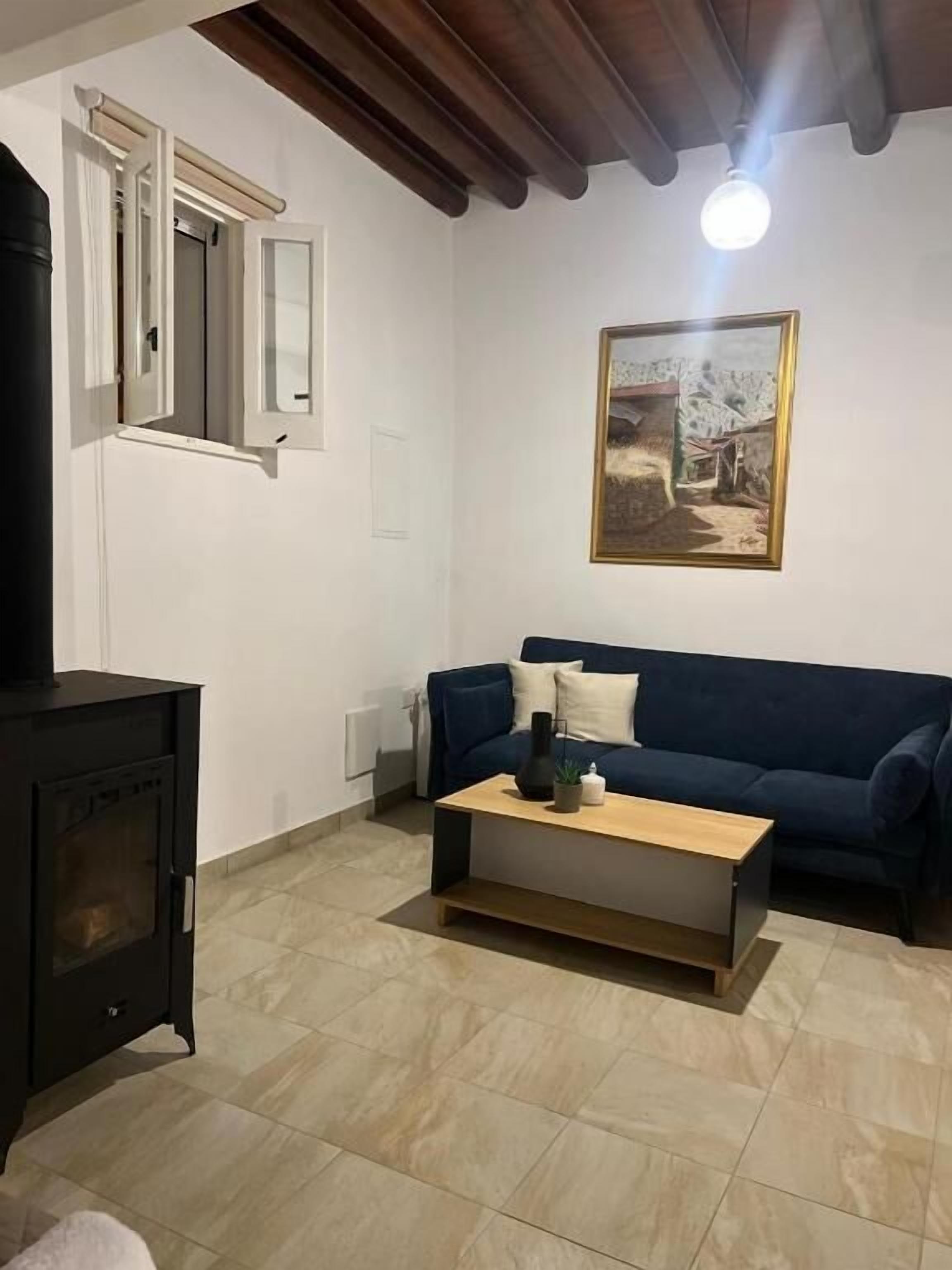 Family Room | Living area | 43-inch Smart TV with satellite channels