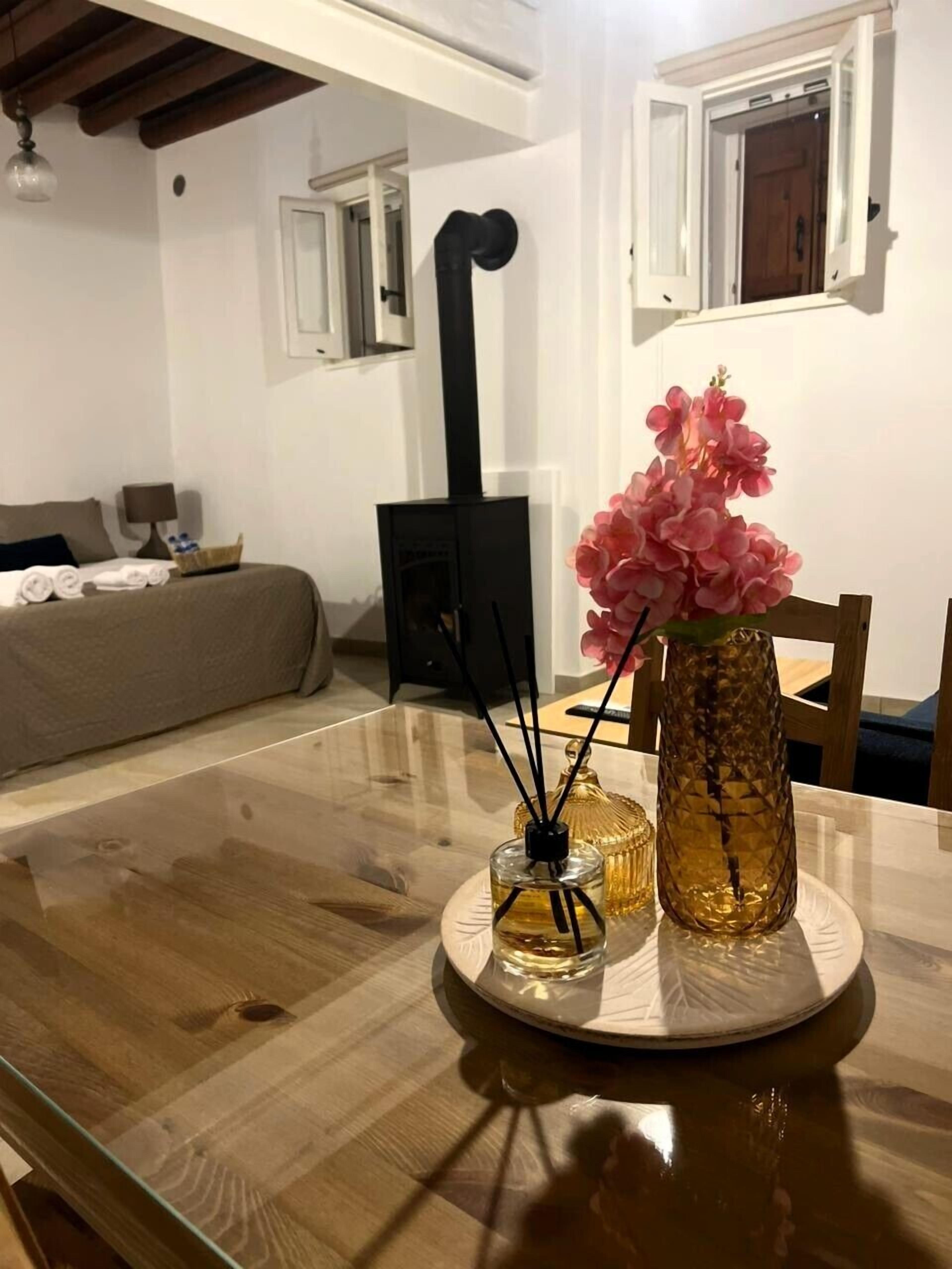 Familienzimmer | Wohnbereich | 43-Zoll-Smart-TV mit Satellitenempfang