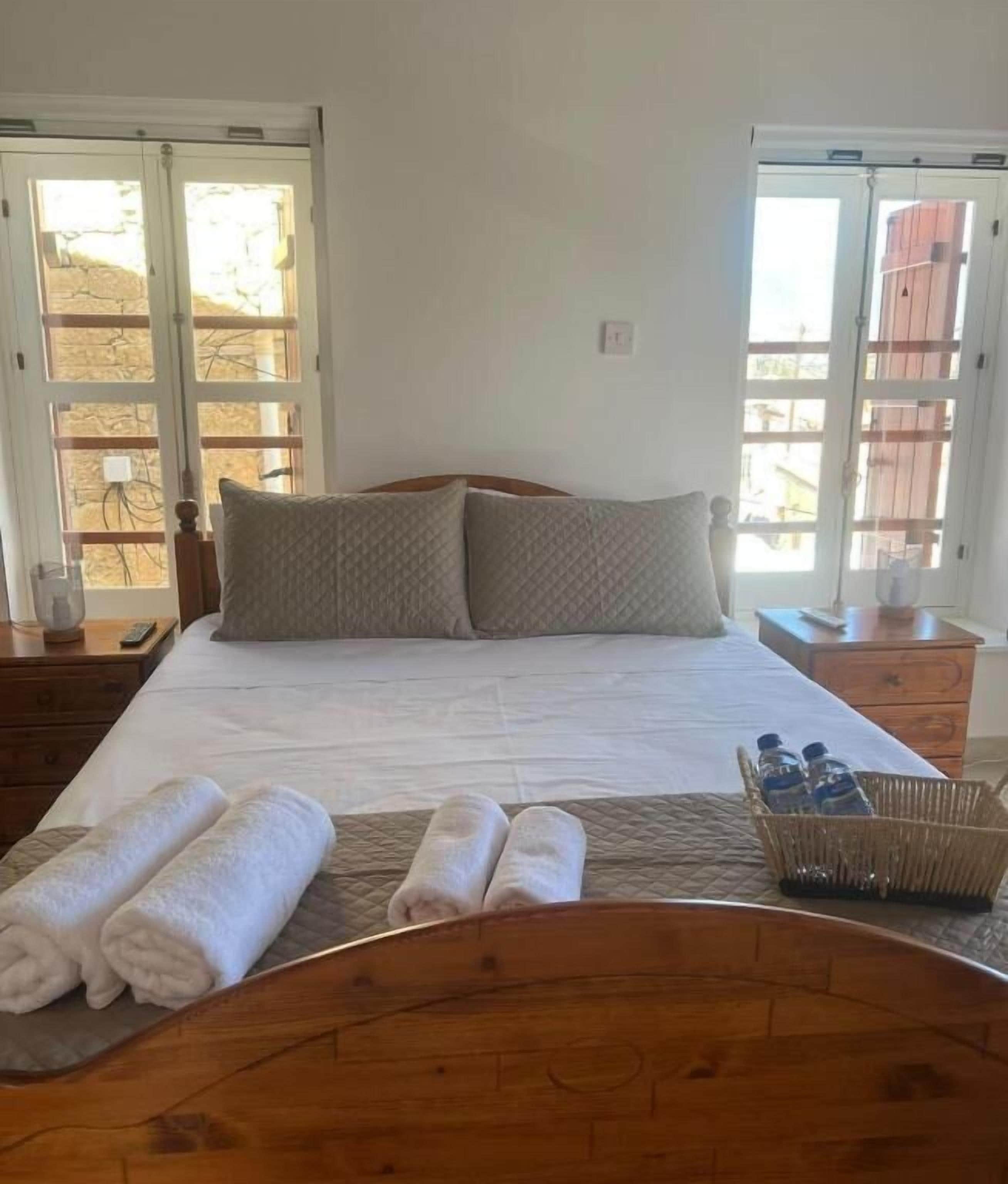 Minibar con artículos gratuitos y sistema de insonorización 