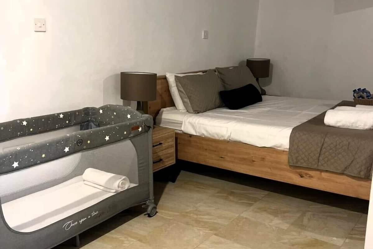 Family Room | Free WiFi