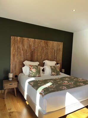 Internet, bed sheets - Charming 4-bedroom house with heated pool in the heart of the village (Saint-Rémy-de-Provence)