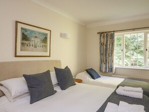 3 bedrooms, individually decorated, individually furnished, free WiFi - 4 St Elmo Court (Salcombe)