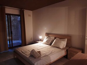 2 habitaciones, tabla de planchar con plancha, wifi y ropa de cama 