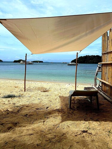 Luxury Villa: Private Pool & Beach Retreat