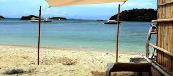 Luxury Villa: Private Pool & Beach Retreat