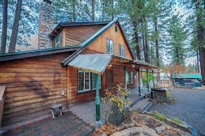 Exterior - Tahoe Heavenly Hideaway-  3 Bedroom, 2 Bath Cabin Close to Everything  1060H (South Lake Tahoe)