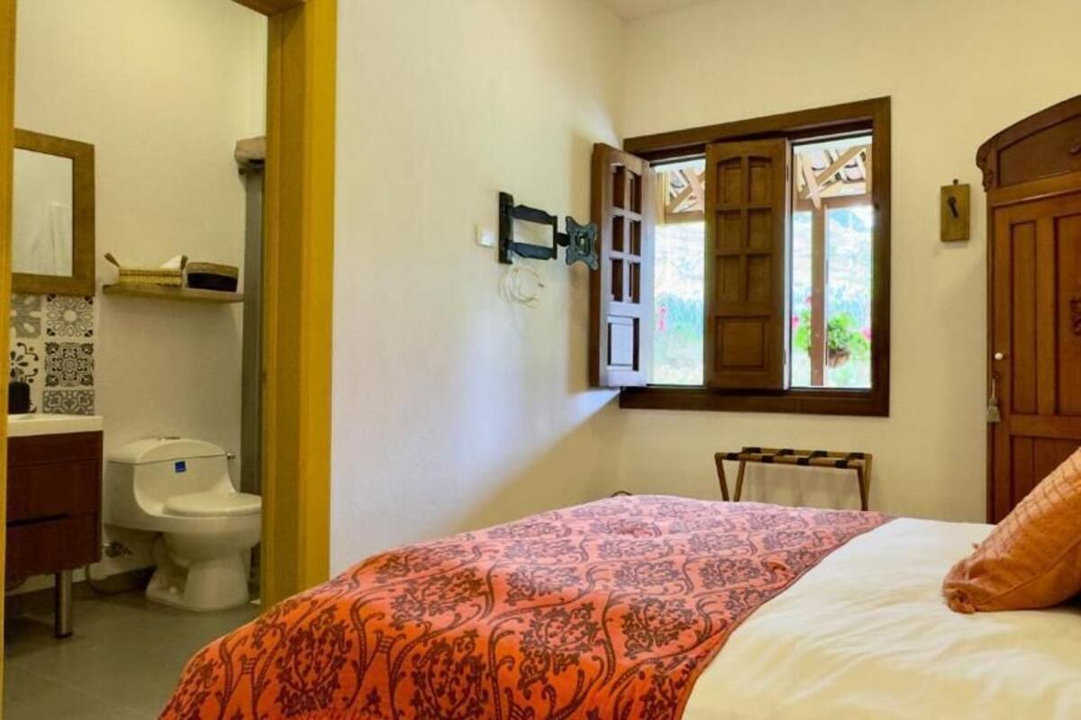 Habitación doble, patio, vistas al patio | Wifi gratis