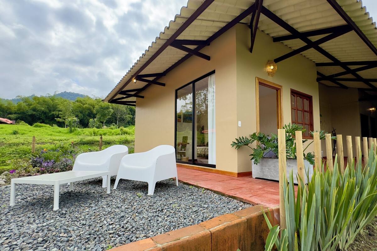 Habitación triple, patio, vistas al patio | Wifi gratis