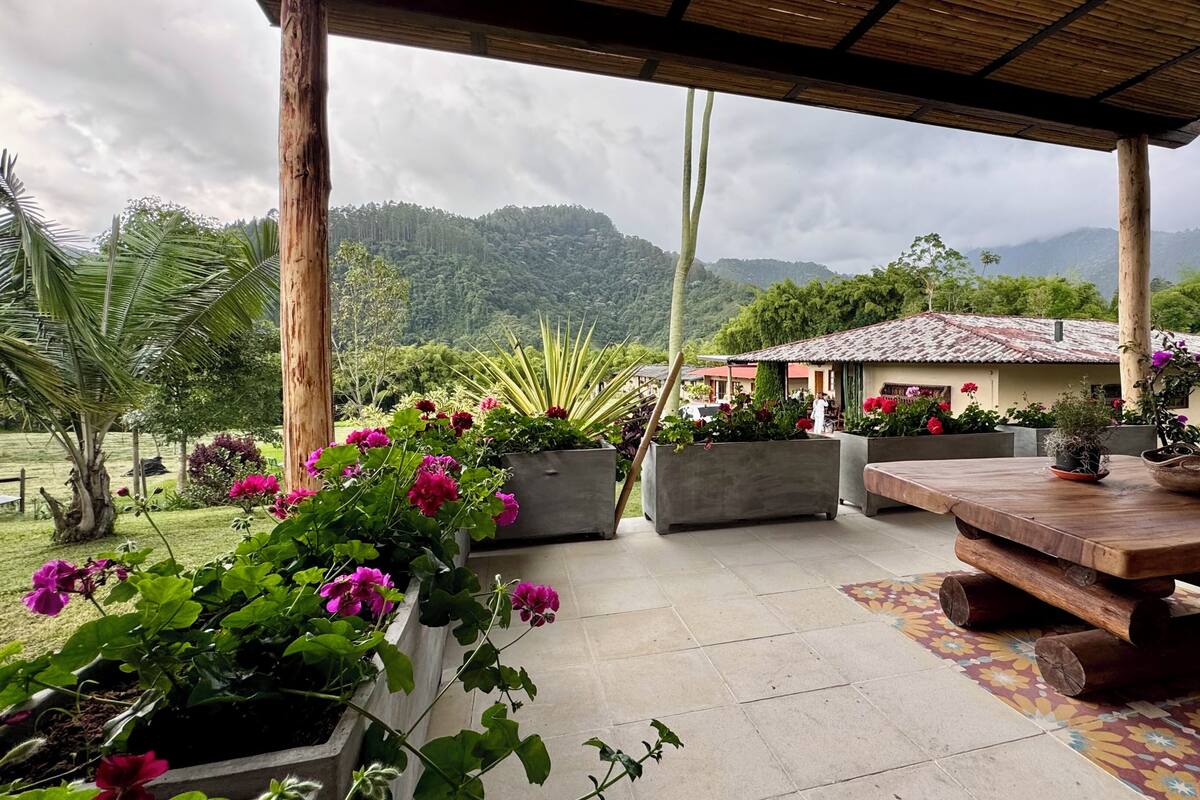Habitación doble, balcón, vistas al patio | Wifi gratis
