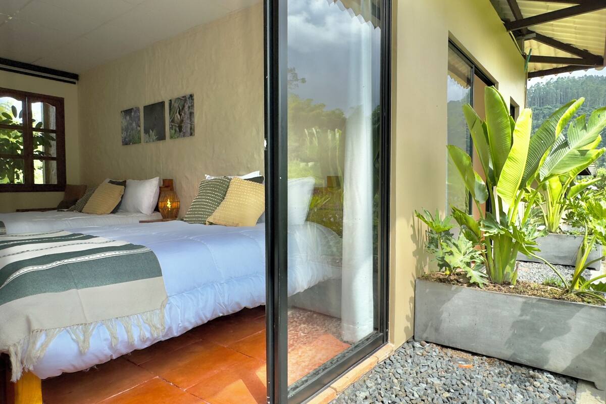 Habitación cuádruple, patio, vistas al patio | Wifi gratis