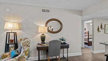 2 bedrooms, desk, iron/ironing board, free WiFi