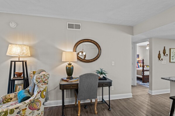 2 habitaciones, escritorio, tabla de planchar con plancha y wifi gratis