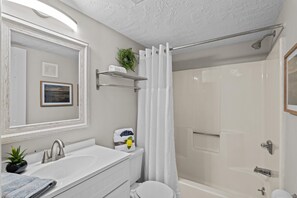 Hair dryer, towels - 2 bedroom, 2 bathroom updated condo with private patio. Centrally located in Augusta, GA (Augusta)