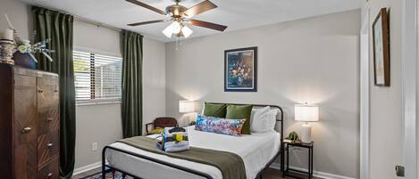 2 Schlafzimmer, Schreibtisch, Bügeleisen/Bügelbrett, kostenloses WLAN