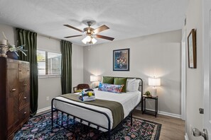 2 Schlafzimmer, Schreibtisch, Bügeleisen/Bügelbrett, kostenloses WLAN