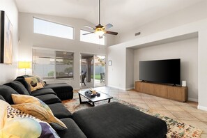 スマートテレビ、テレビゲーム、テーブルサッカー台