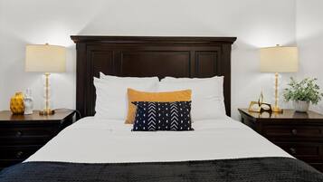 5 bedrooms, desk, iron/ironing board, travel crib