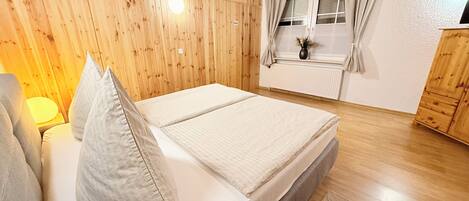 3 室のベッドルーム、WiFi、ベッドシーツ