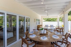 Outdoor dining - Kai Villa (Prospect)