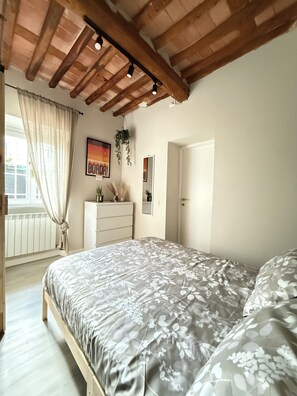 1 bedroom, iron/ironing board, WiFi, bed sheets - Charming retreat a stone's throw from the historic center (Lucca)