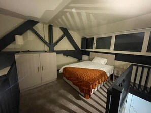1 多间卧室、免费 WiFi、床单