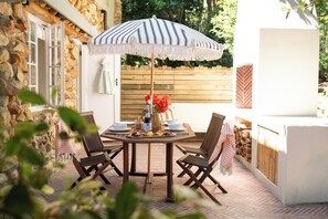 تناول الطعام بالخارج