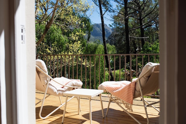 Property grounds - Lavender Cottage Mountain Lodge (Cape Town)