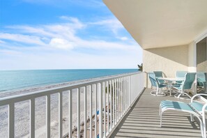 Property grounds - 🏖️Beachfront Condo☀Sand Castle II-2602🐬Awesome Location🌴Heated Pool/Hot Tub (Indian Shores)