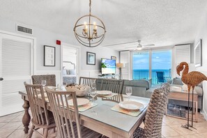 Dining - 🏖️Beachfront Condo☀Sand Castle II-2602🐬Awesome Location🌴Heated Pool/Hot Tub (Indian Shores)