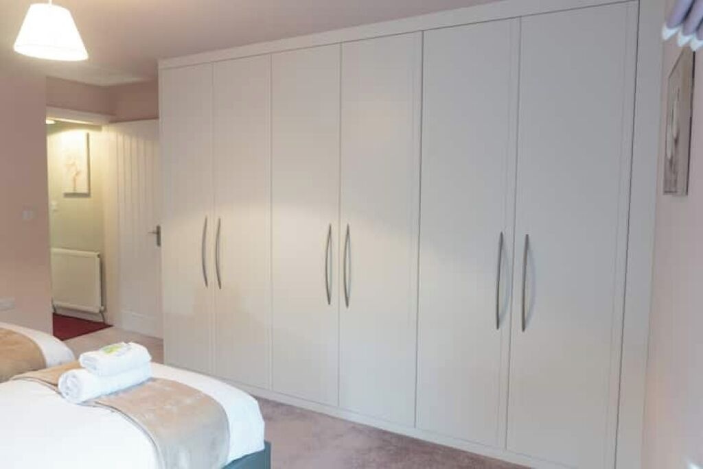 2 slaapkamers, een strijkplank/strijkijzer, wifi, beddengoed