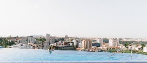 Piscine couverte, piscine extérieure (ouverte en saison)