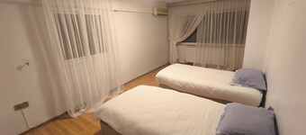 Spacious 4 bedroom apartment digital coded entrance walking distance to Center